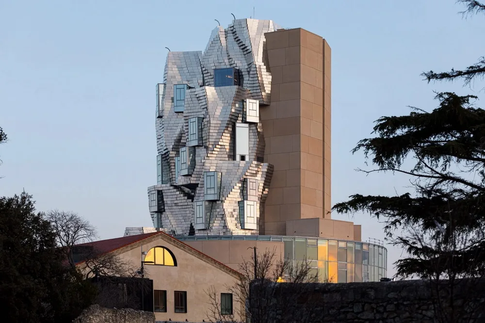 BIM Architecture | Frank Gehry's New Work Unveils: A New Landmark with Stainless Steel Cladding