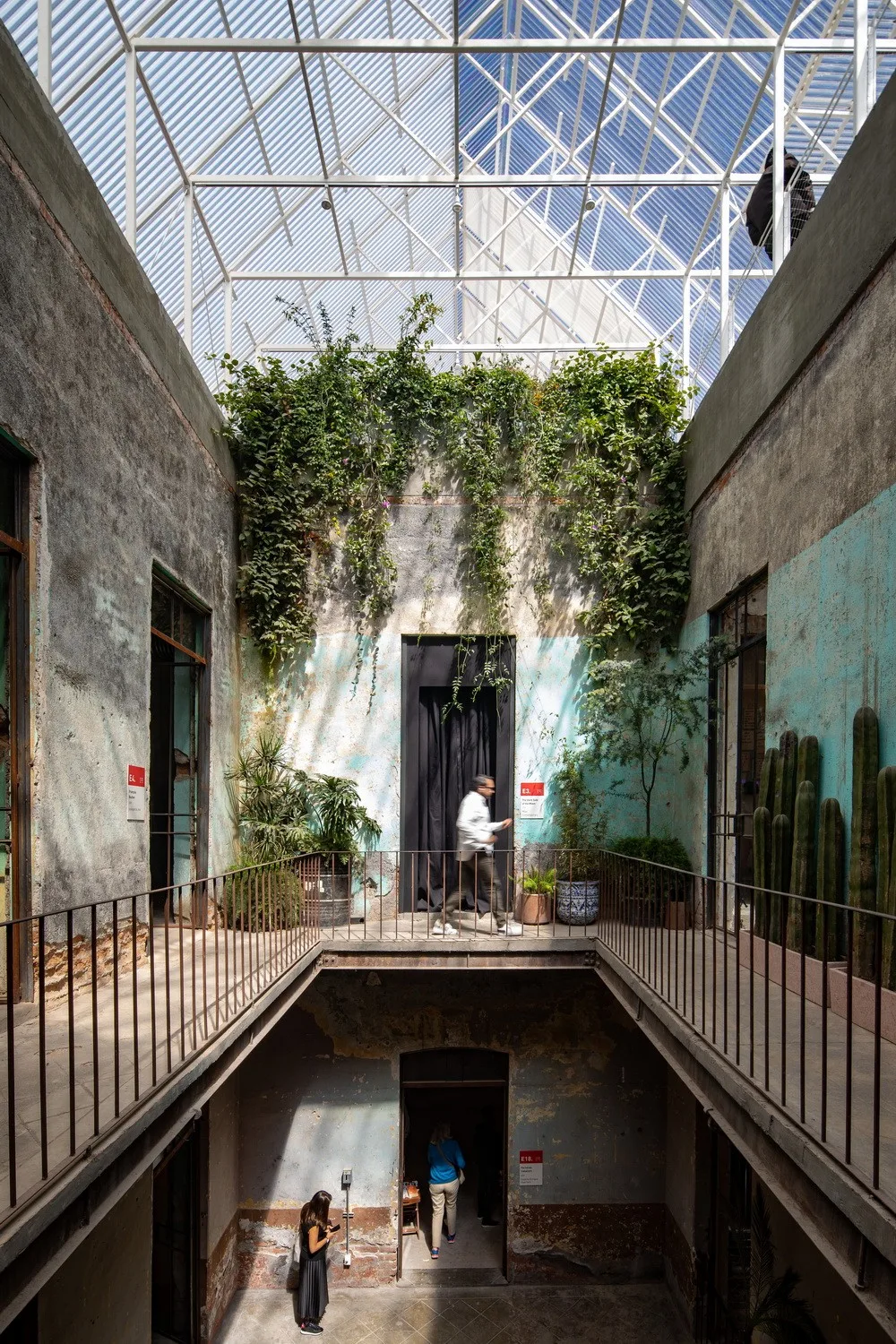 BIM Architecture | New Ideas for Building Protection - Adding a Roof to Old Structures/PRODUCORA Firm