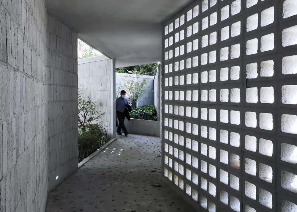 BIM architecture | Multi corridor fence next to residential area/Ziyunzhai building