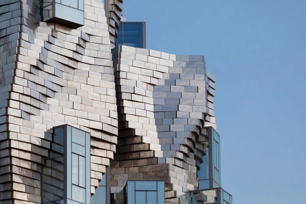 BIM Architecture | Frank Gehry's New Work Unveils: A New Landmark with Stainless Steel Cladding