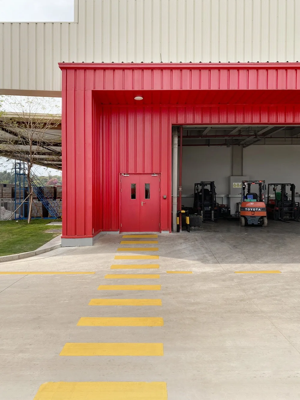 BIM architecture | Ordering soda is as simple as that! Vita Food and Beverage Production Center/ZZT Industrial Building