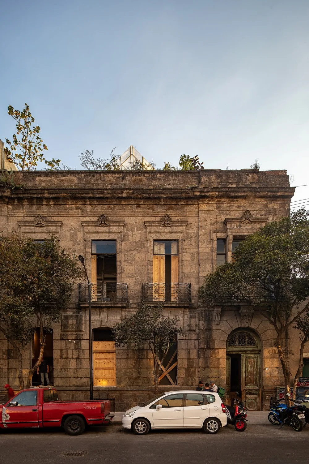 BIM Architecture | New Ideas for Building Protection - Adding a Roof to Old Structures/PRODUCORA Firm