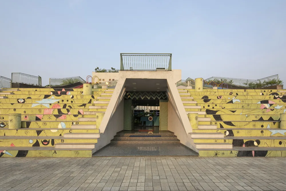BIM Architecture | Inspired by the triangular cheese in cartoons! /SferaBlu Architects
