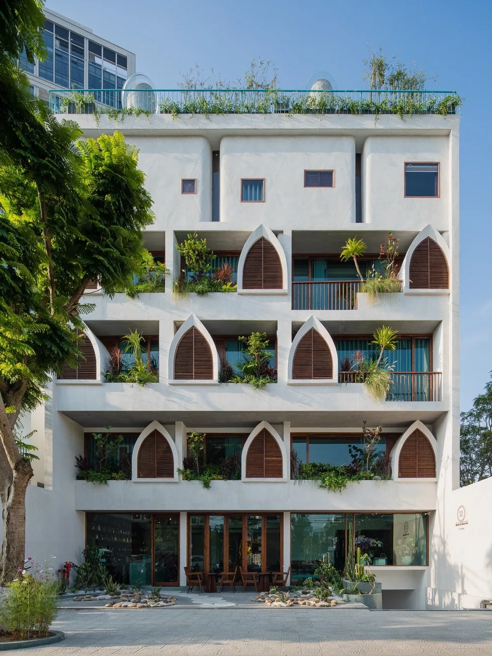 BIM Architecture | If the building is a wave: Le Bouton Hotel/D1 Architectural Studio