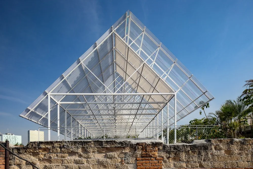 BIM Architecture | New Ideas for Building Protection - Adding a Roof to Old Structures/PRODUCORA Firm