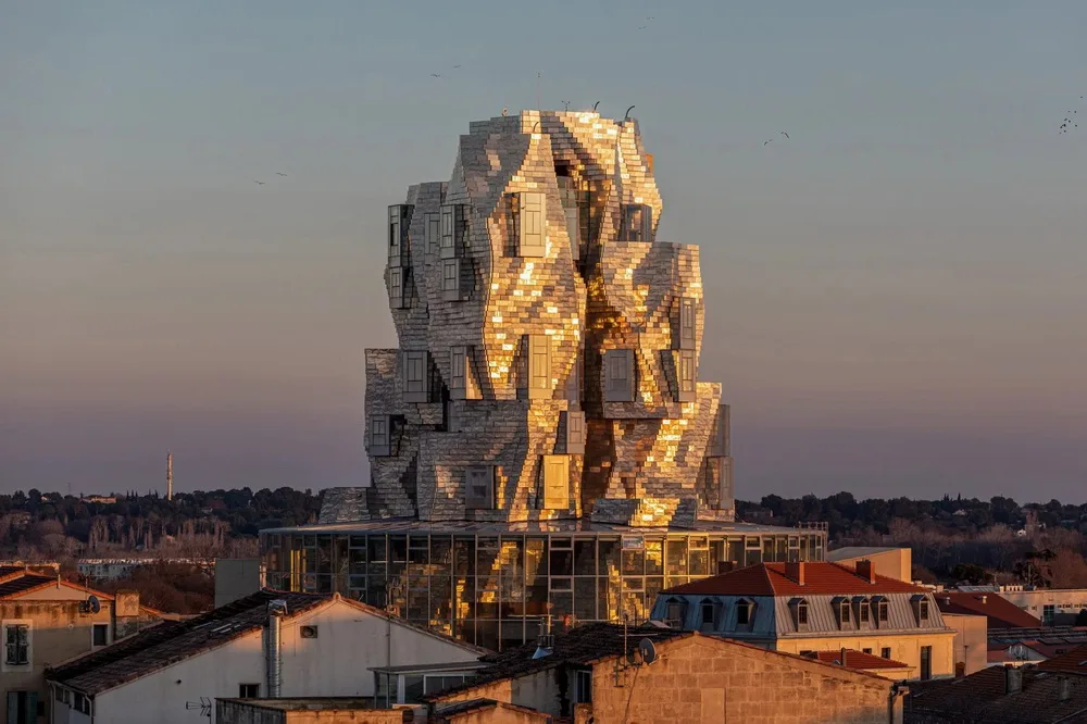 BIM Architecture | Frank Gehry's New Work Unveils: A New Landmark with Stainless Steel Cladding