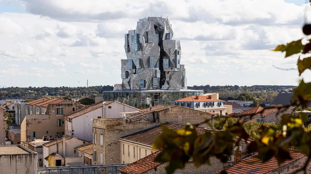 BIM Architecture | Frank Gehry's New Work Unveils: A New Landmark with Stainless Steel Cladding