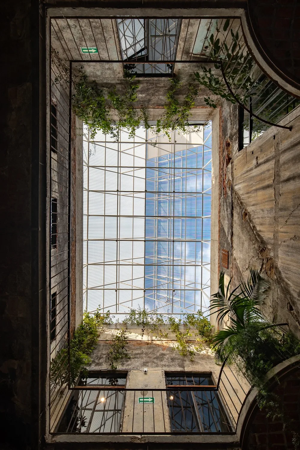 BIM Architecture | New Ideas for Building Protection - Adding a Roof to Old Structures/PRODUCORA Firm
