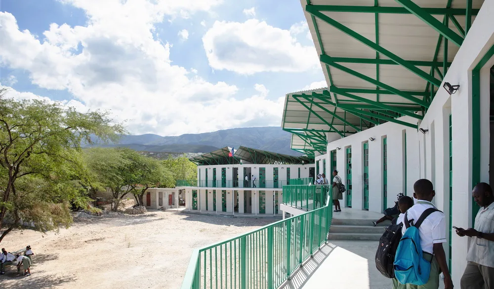 BIM Architecture | Modular Campus Construction, Responding to Site Environment and Cost Limitations/Studio PHH Architects