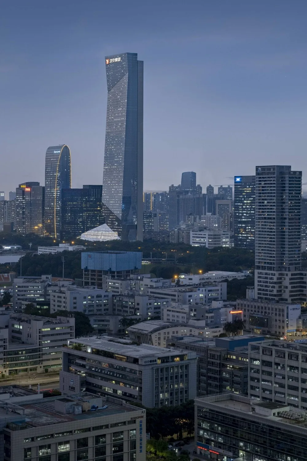 BIM Architecture | Shenzhen Asymmetric Skyscraper/Morphhos