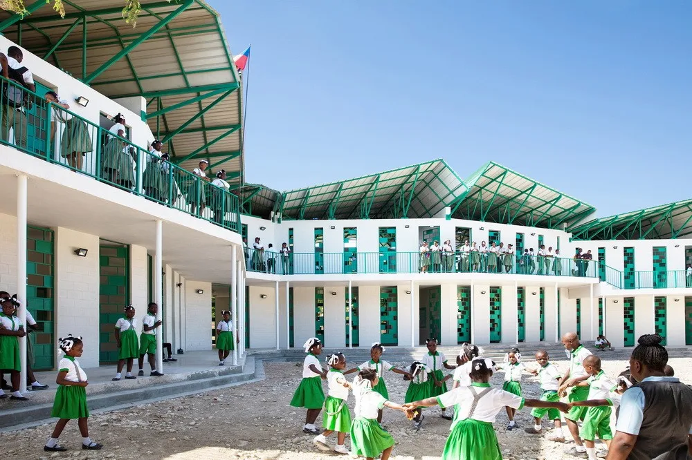 BIM Architecture | Modular Campus Construction, Responding to Site Environment and Cost Limitations/Studio PHH Architects