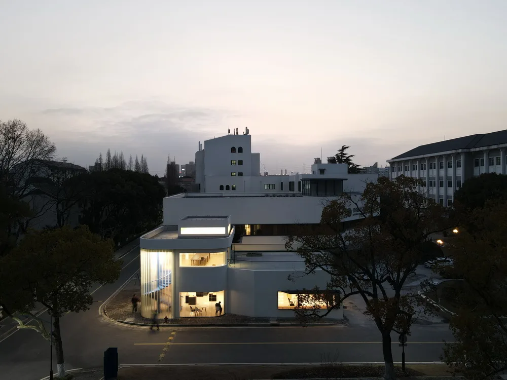 BIM Architecture | Architectural Renewal of Longshang Bookstore at East China University of Science and Technology - Reshaping the Place of Light and Memory/畎 Mu Architecture