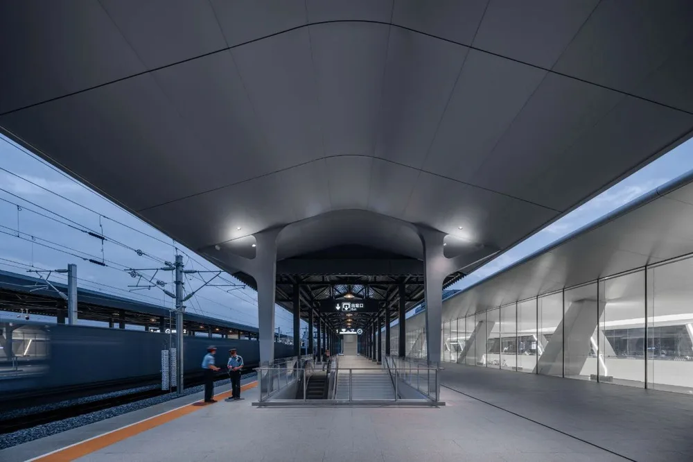 BIM Architecture | 'Railway Station in the Forest': Jiaxing Railway Station is now open for operation/MAD