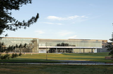 BIM Architecture: White Blocks Design for Colby College Sports and Entertainment Center by Harold Alfond/Hopkins Architects and Sasaki-BIM WORLD