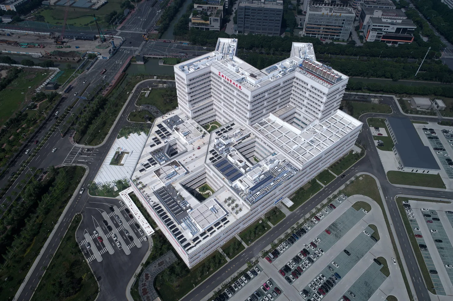 BIM Architecture | Swiss Rui Meng Meets Suzhou Garden - Suzhou Dushu Lake Hospital/LemanaRC Swiss Rui Meng Design