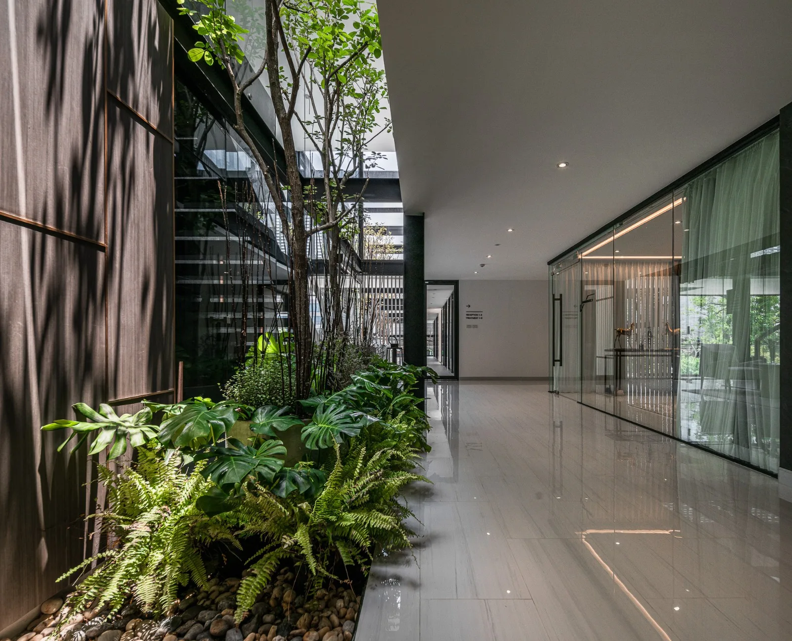 BIM Architecture | Beauty Clinic Built with Glass Bricks/Sute Architect