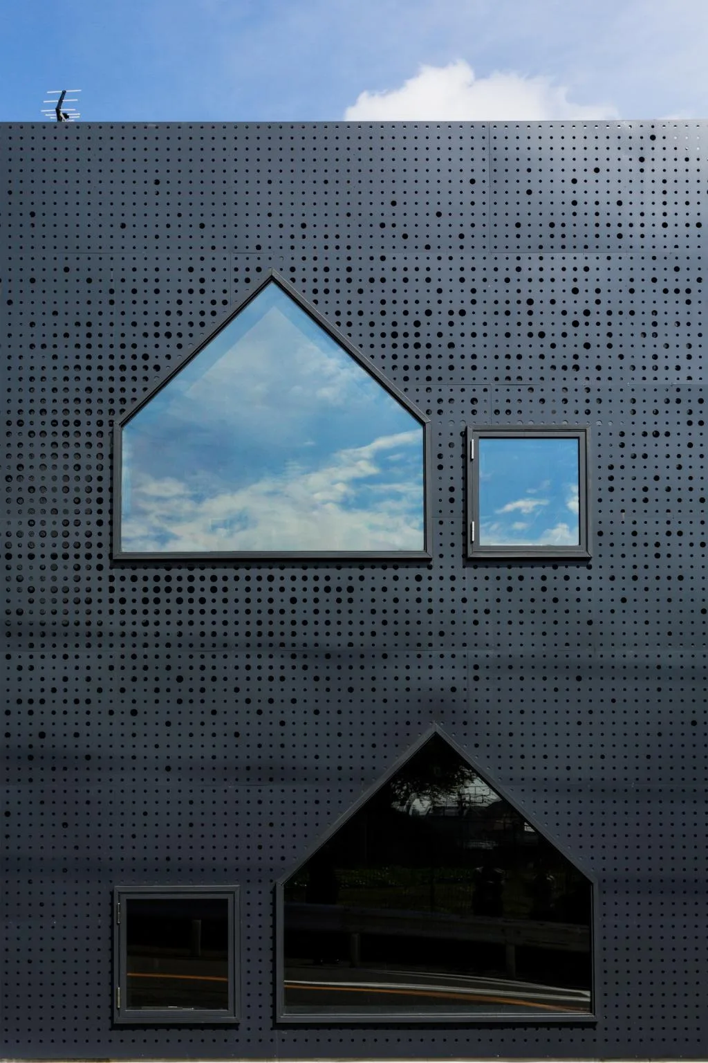 BIM Architecture | MK-S Kindergarten: Large Building for Adults, Small House for Children/Hibino Architecture Firm+Youji no Shiro