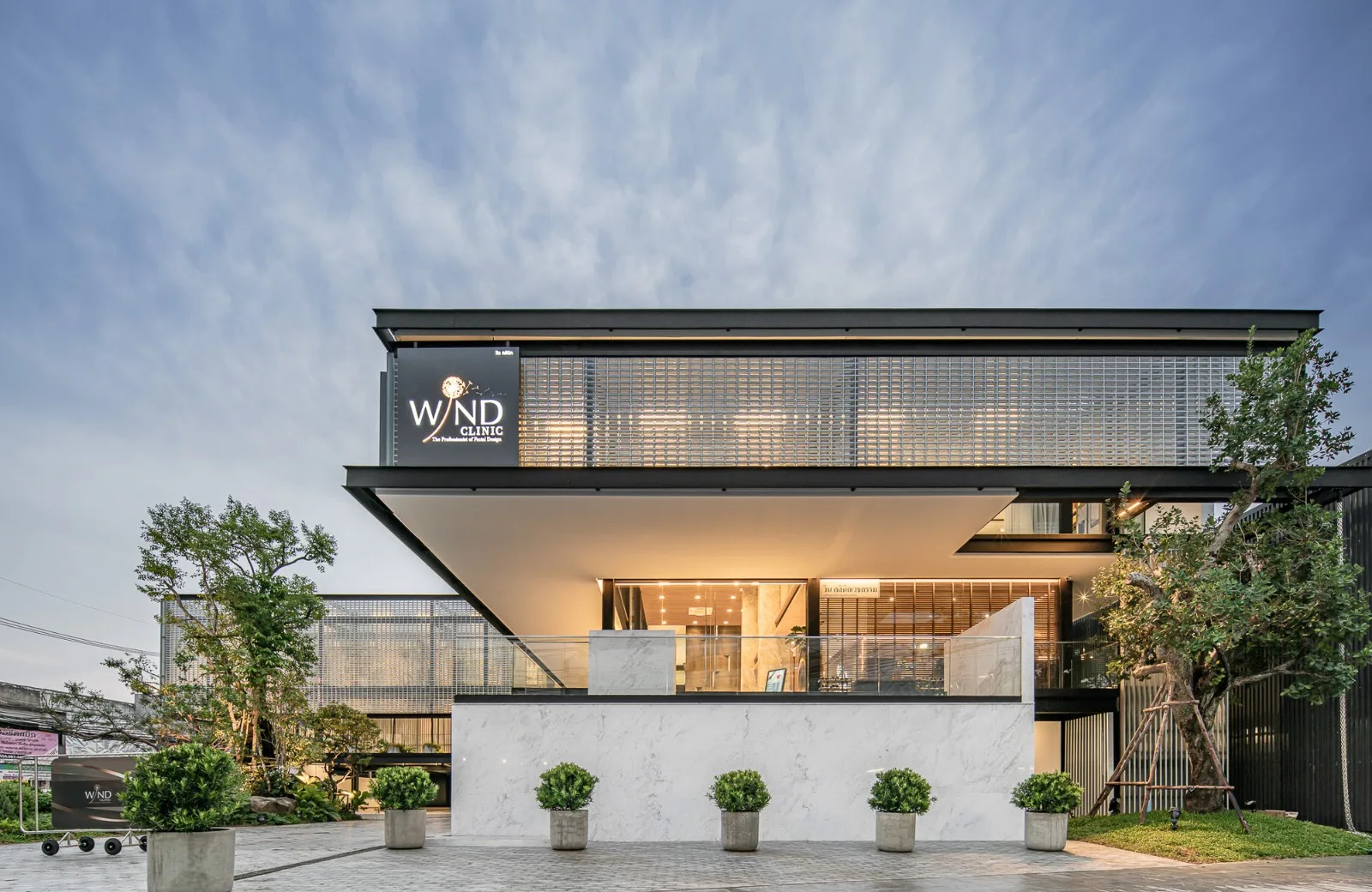 BIM Architecture | Beauty Clinic Built with Glass Bricks/Sute Architect