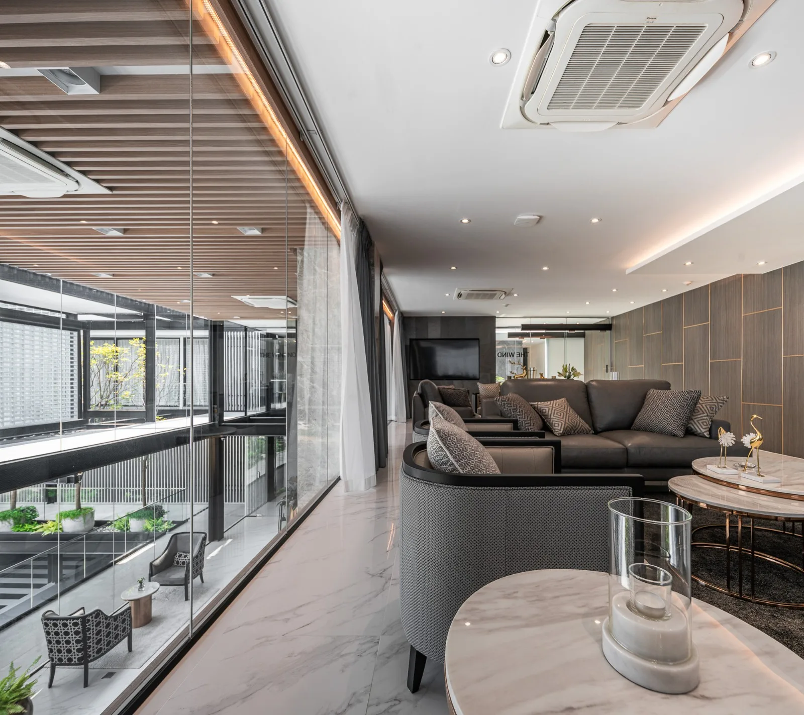 BIM Architecture | Beauty Clinic Built with Glass Bricks/Sute Architect