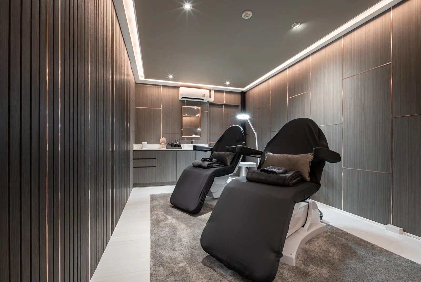 BIM Architecture | Beauty Clinic Built with Glass Bricks/Sute Architect