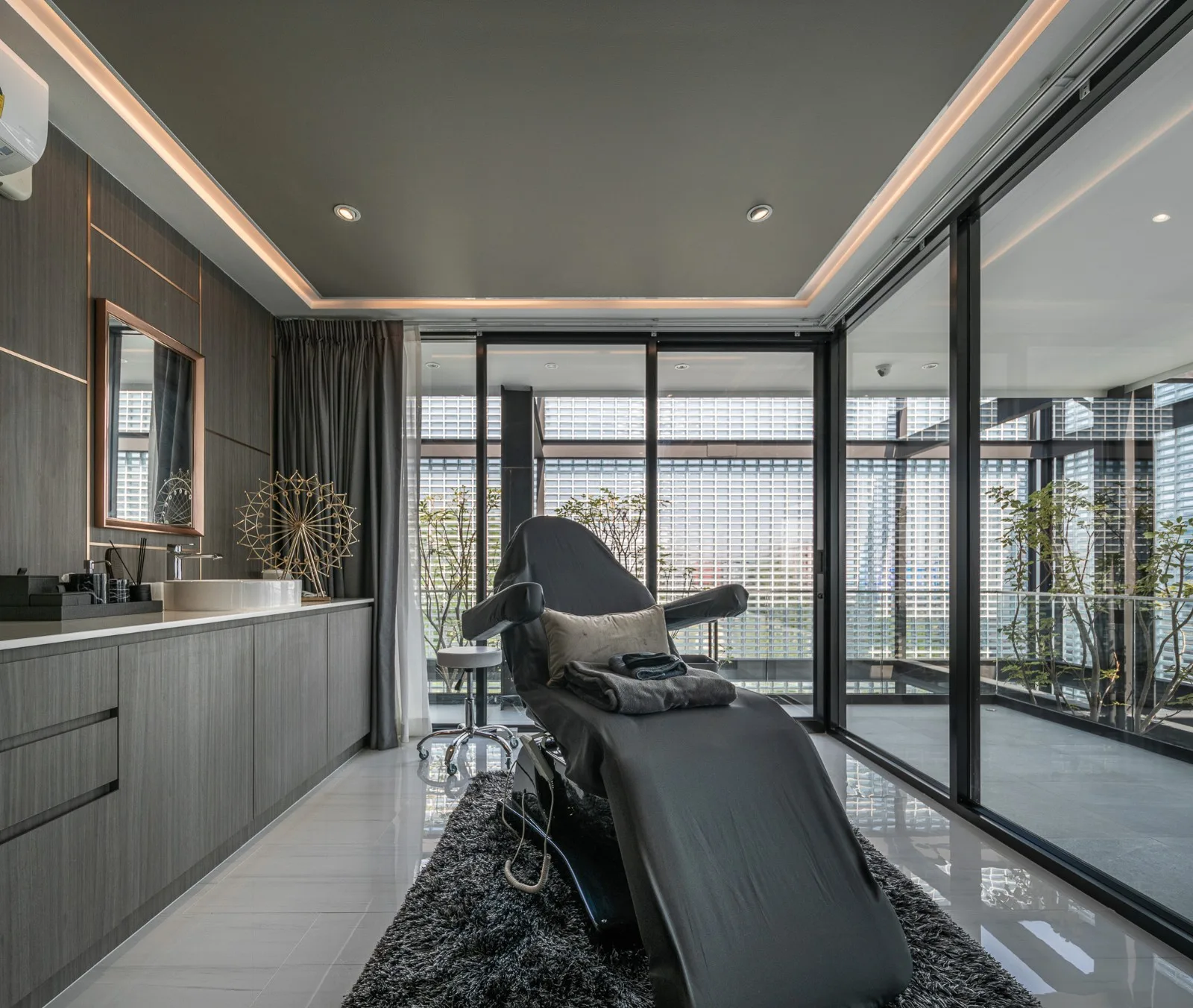 BIM Architecture | Beauty Clinic Built with Glass Bricks/Sute Architect