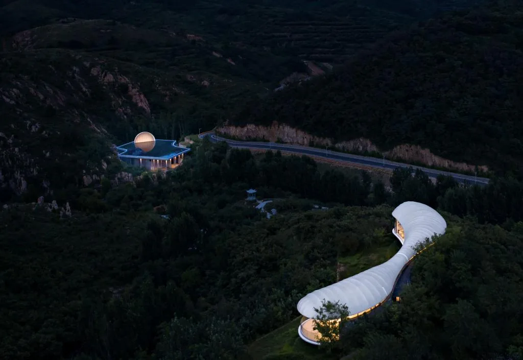 BIM Architecture | Ultimate Nostalgia - Tai'an Jiunvfeng "Moon of Hometown" Ceremony Hall/Blue Architecture
