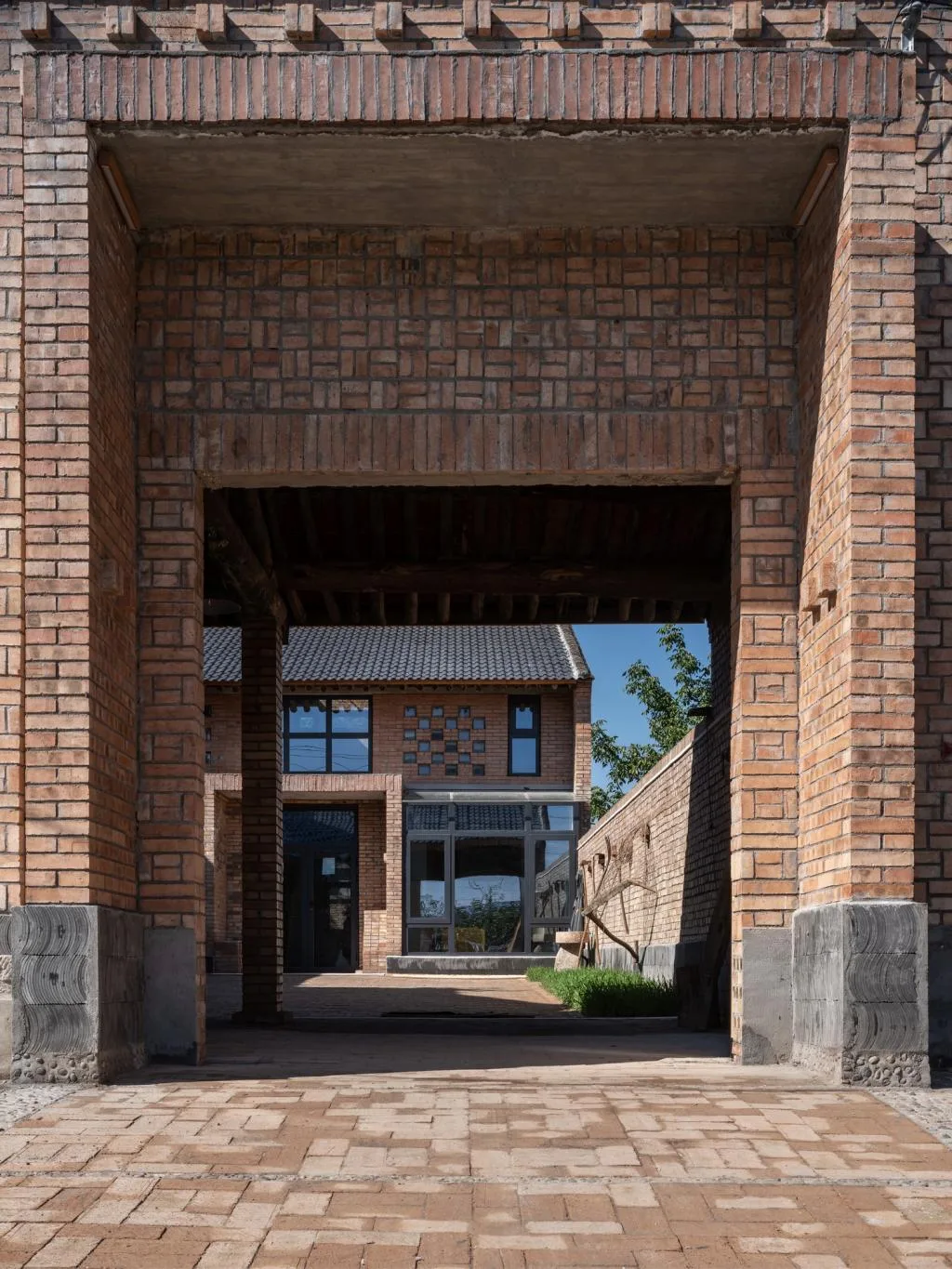 BIM Architecture | Regeneration of Guanzhong Brick and Tile Houses: Xianyang Gezi Village Red Brick House/Xi'an University of Architecture and Technology Design and Research Institute