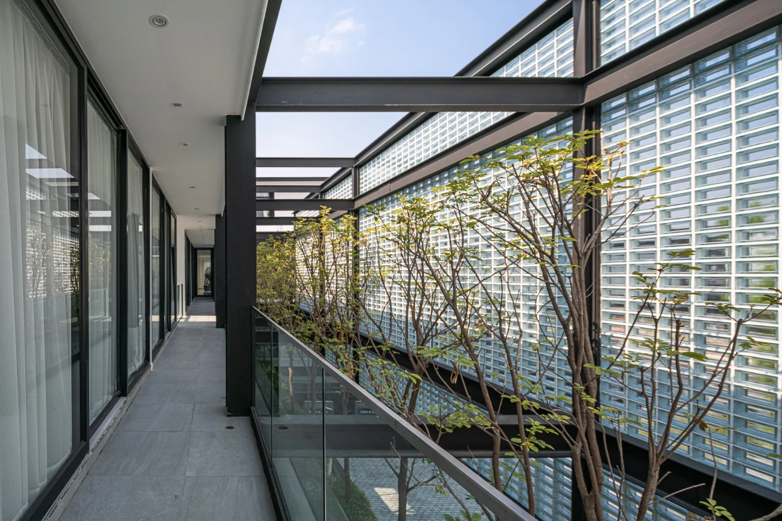 BIM Architecture | Beauty Clinic Built with Glass Bricks/Sute Architect