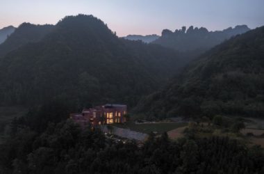 BIM Architecture: Red Stone Houses Nestled Among Mountains, Streams, and Pine Forests | Plain Architecture Design Firm-BIM WORLD