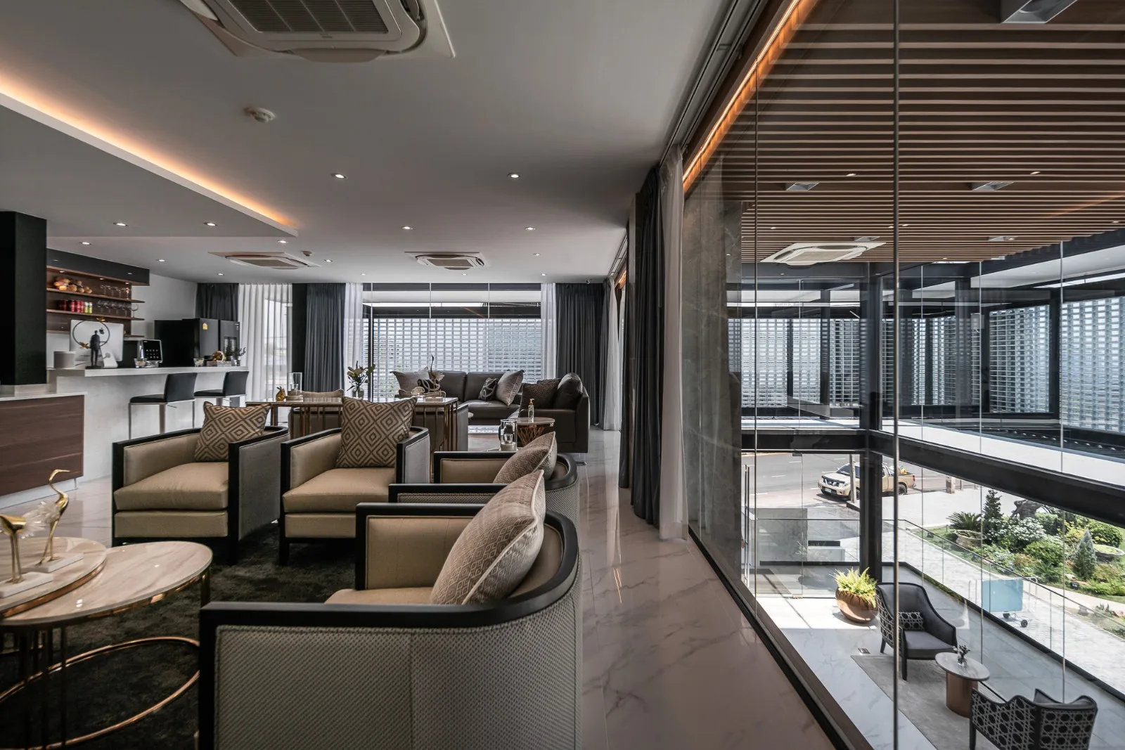 BIM Architecture | Beauty Clinic Built with Glass Bricks/Sute Architect