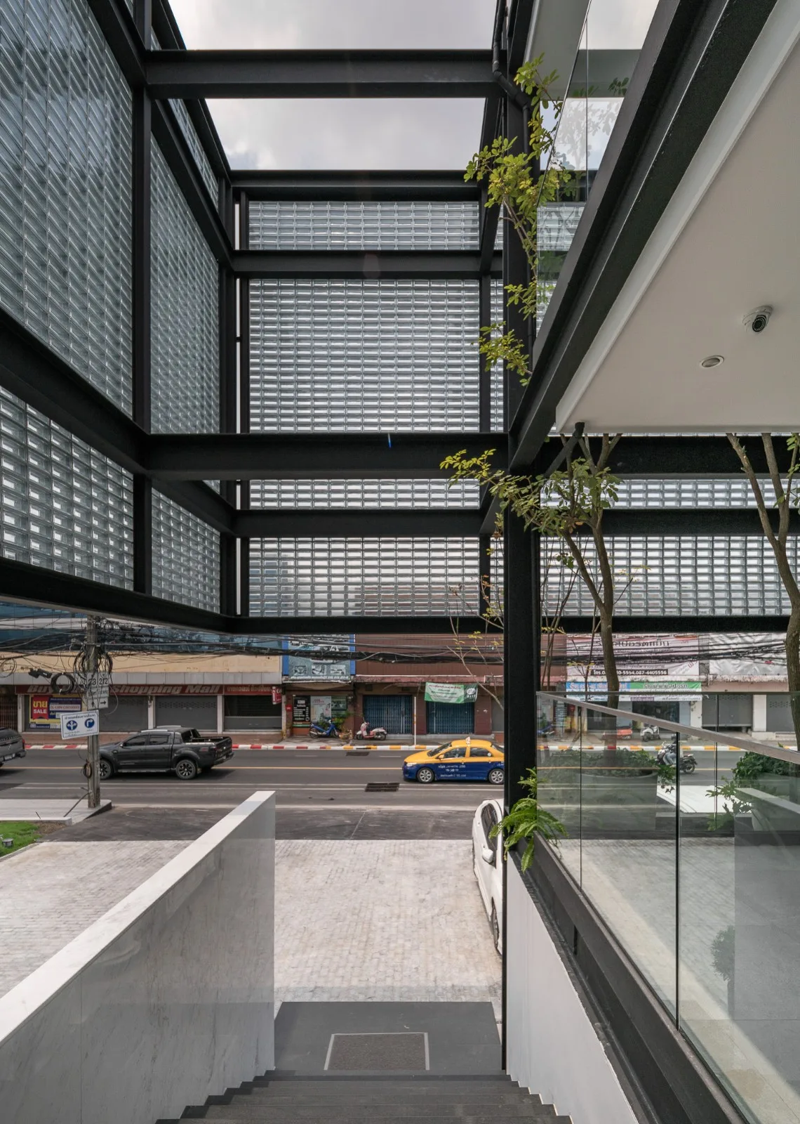 BIM Architecture | Beauty Clinic Built with Glass Bricks/Sute Architect