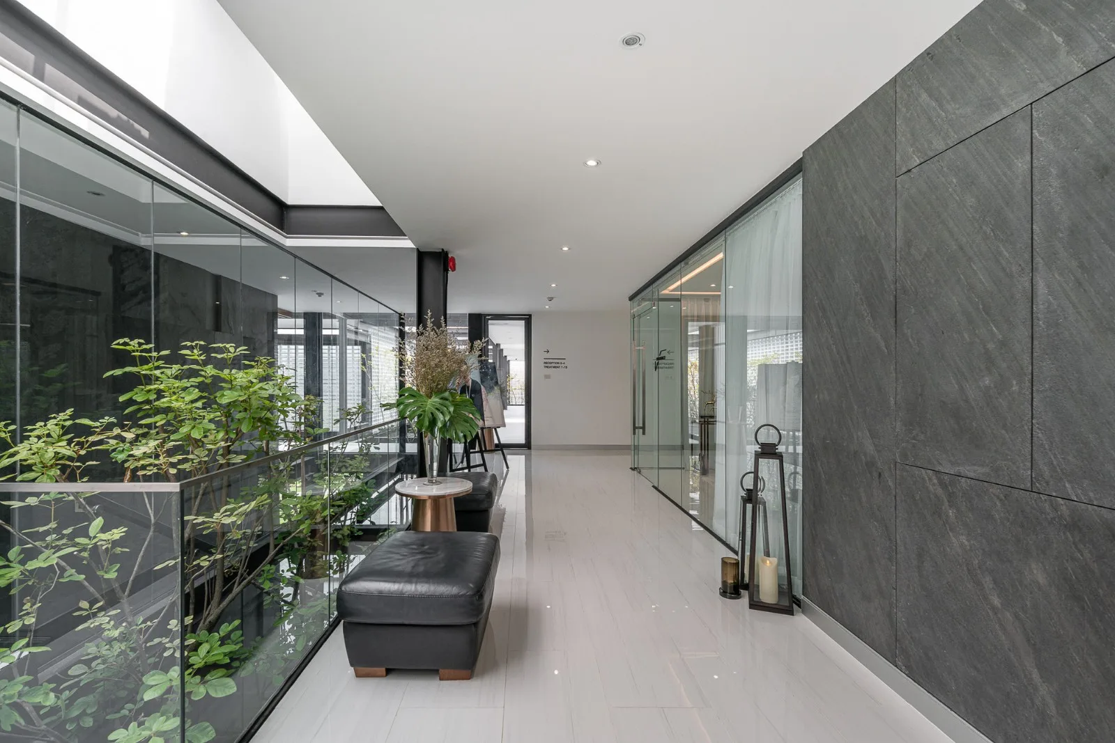 BIM Architecture | Beauty Clinic Built with Glass Bricks/Sute Architect