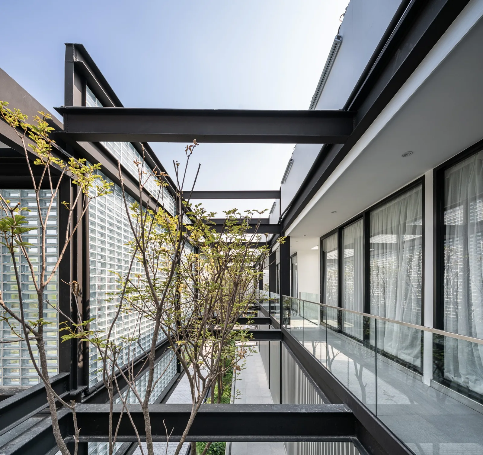 BIM Architecture | Beauty Clinic Built with Glass Bricks/Sute Architect