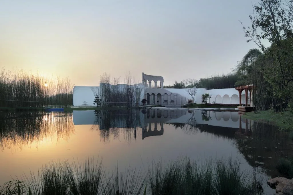 BIM Architecture | Avenue Non Form - Architecture Without Style Constraints/AOE Construction Team's Architectural Practice Path