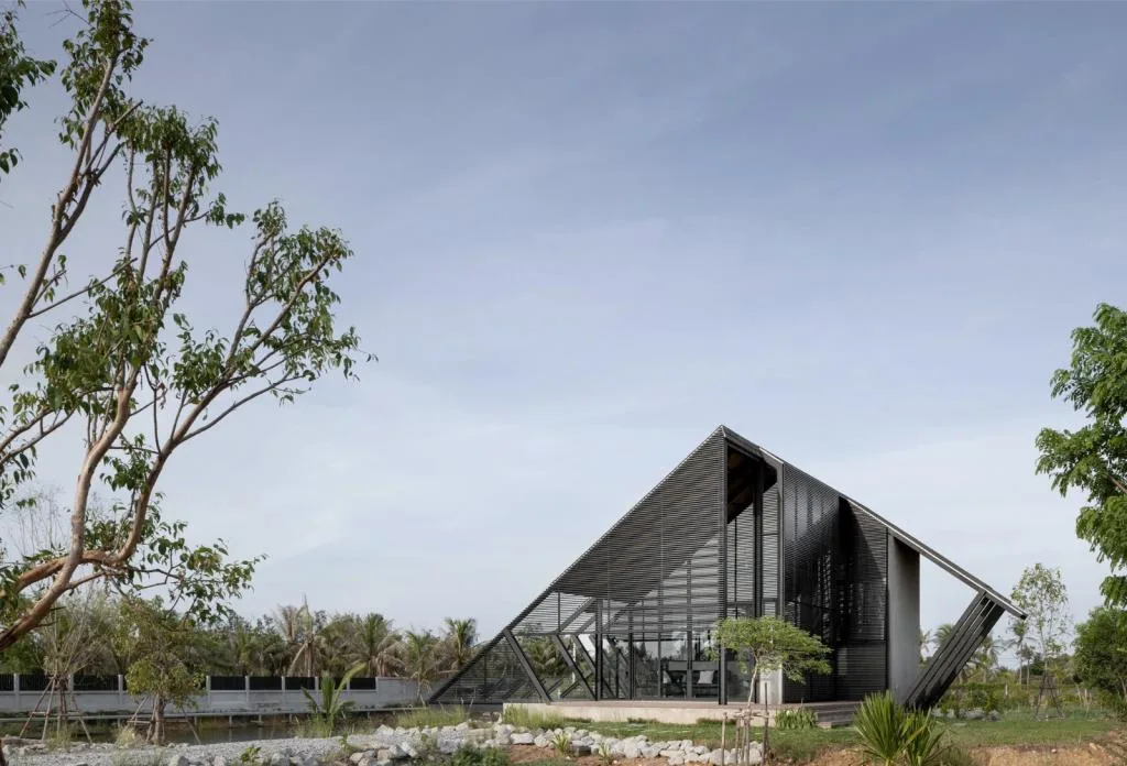 BIM Architecture | Triangle House, Backyard Private Residence/TOUCH Architect