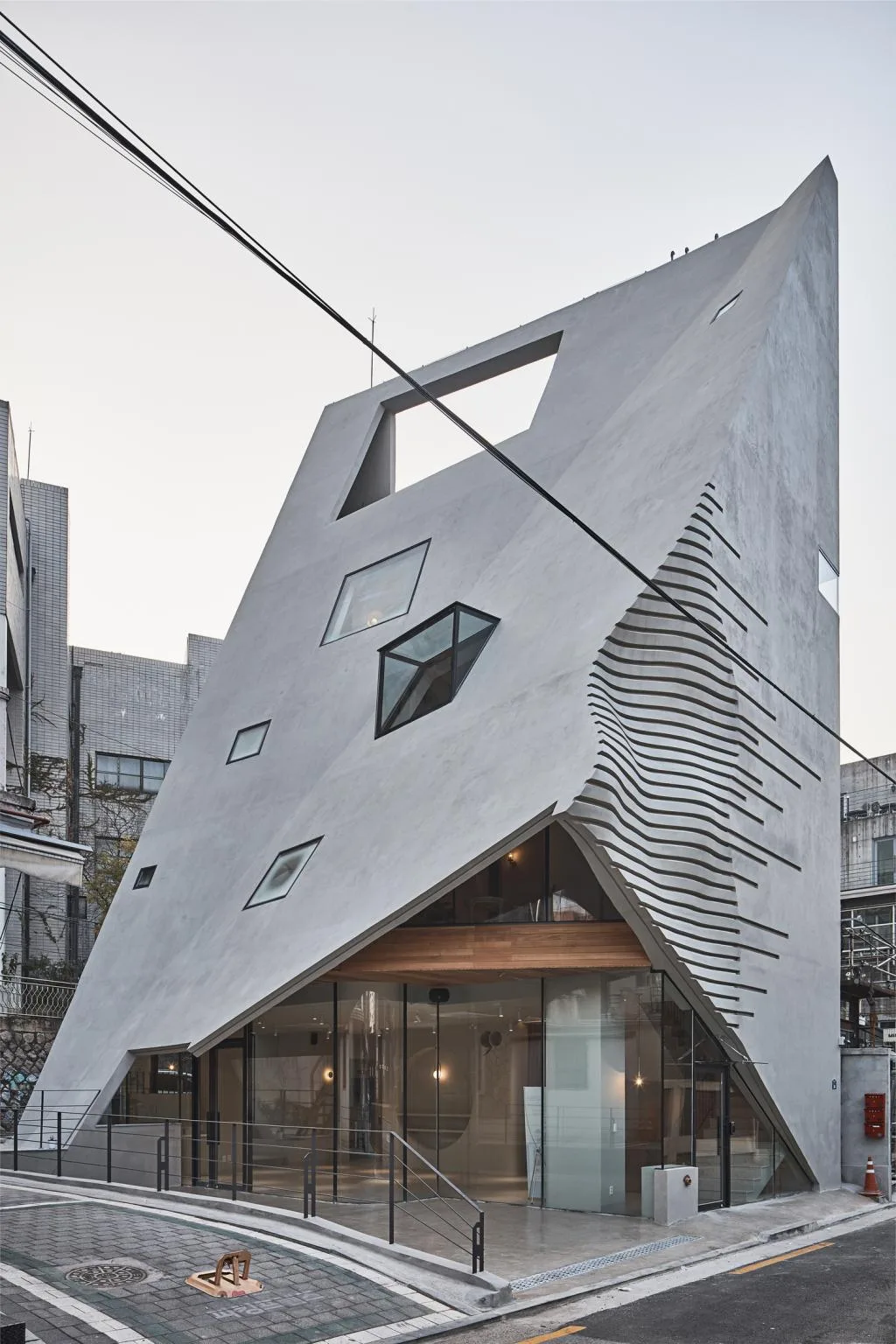 BIM Architecture | Diagonal Pyramid Concrete Building, Areuke Spa/Chiasmus Partners
