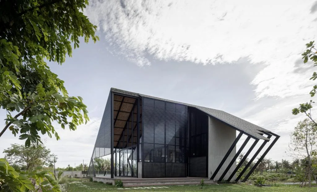 BIM Architecture | Triangle House, Backyard Private Residence/TOUCH Architect