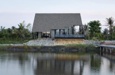 BIM Architecture: Triangle House - A Private Backyard Residence by TOUCH Architect-BIM WORLD