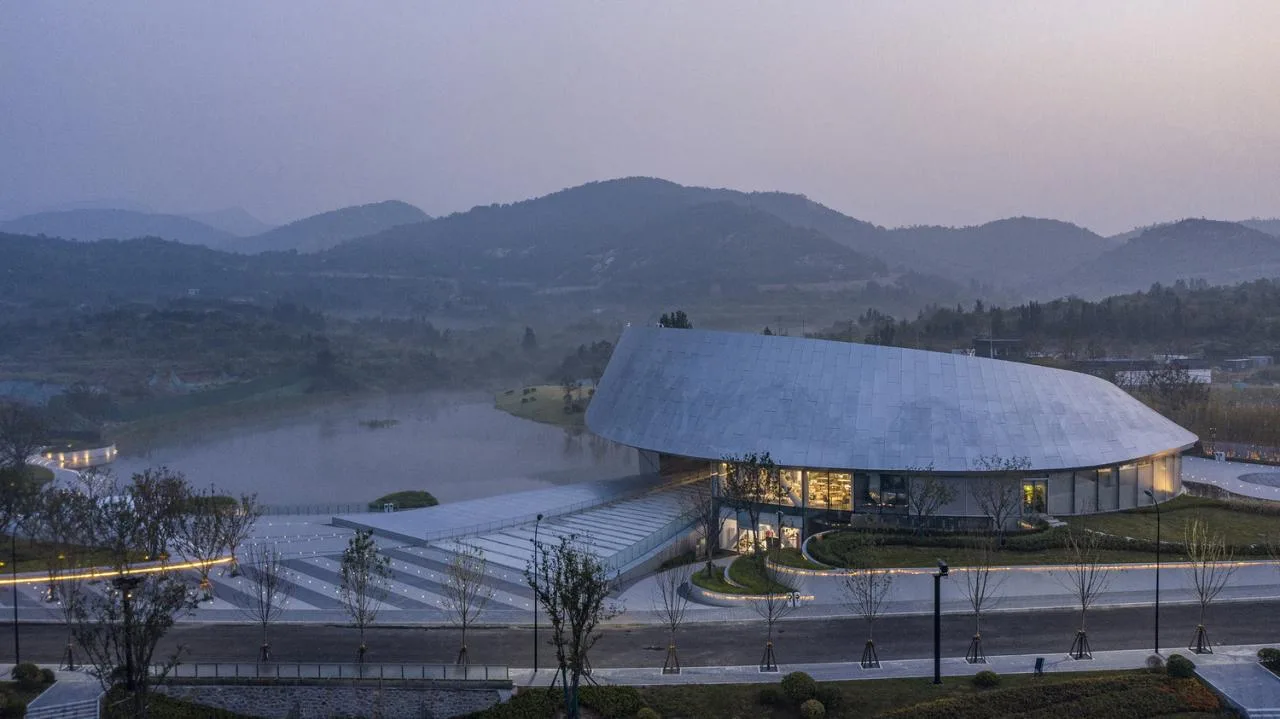 BIM Building | Window overlooking Mount Taishan Mountain: Mount Taishan Youyou Tourist Center | line+WORK