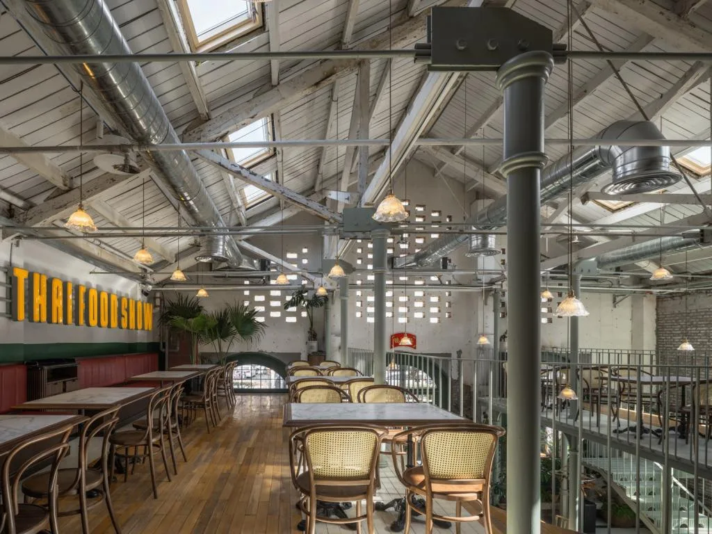 How can industrial buildings be transformed into Thai style tea restaurants using BIM architecture? /San Li Society Triostudio