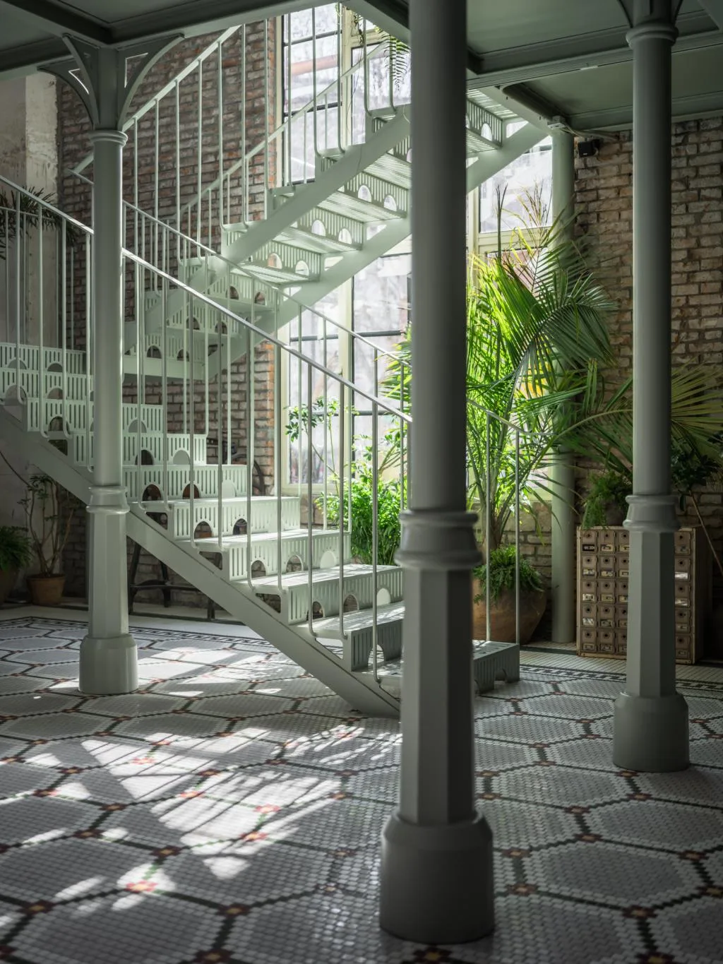 How can industrial buildings be transformed into Thai style tea restaurants using BIM architecture? /San Li Society Triostudio
