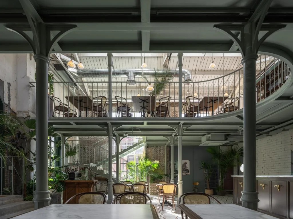 How can industrial buildings be transformed into Thai style tea restaurants using BIM architecture? /San Li Society Triostudio