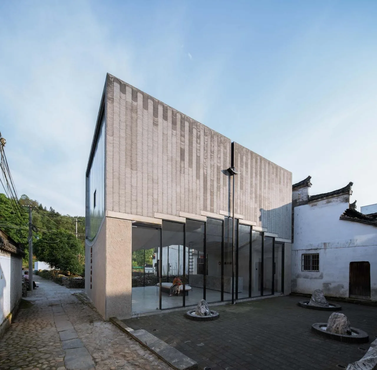 BIM Architecture | Bridge Gallery: Mount Huangshan Taoyuan Store of Shanghai Sanlian Bookstore/Lai Architectural Design Studio