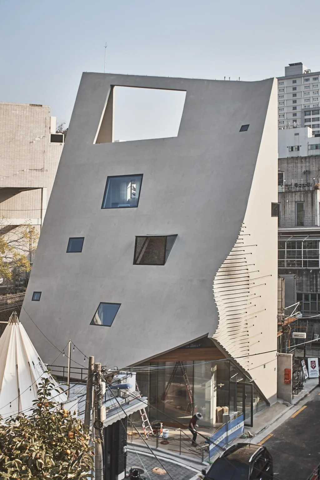 BIM Architecture | Diagonal Pyramid Concrete Building, Areuke Spa/Chiasmus Partners