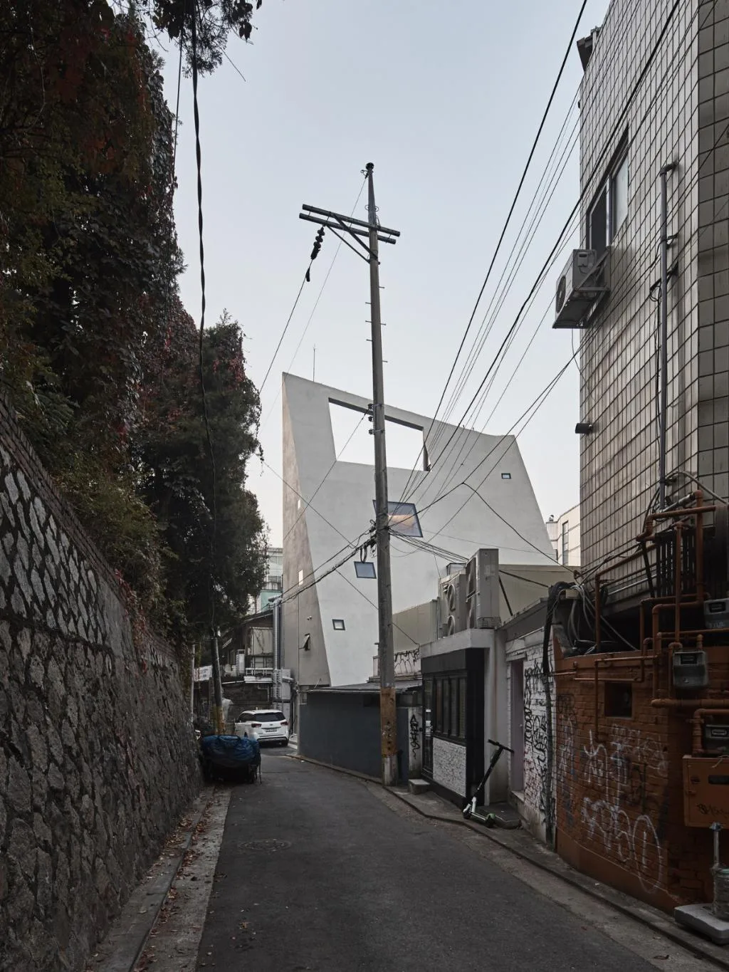 BIM Architecture | Diagonal Pyramid Concrete Building, Areuke Spa/Chiasmus Partners