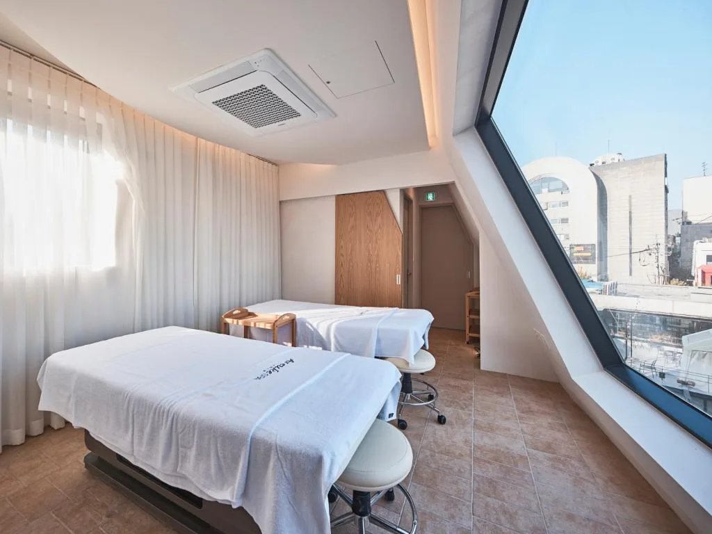 BIM Architecture | Diagonal Pyramid Concrete Building, Areuke Spa/Chiasmus Partners