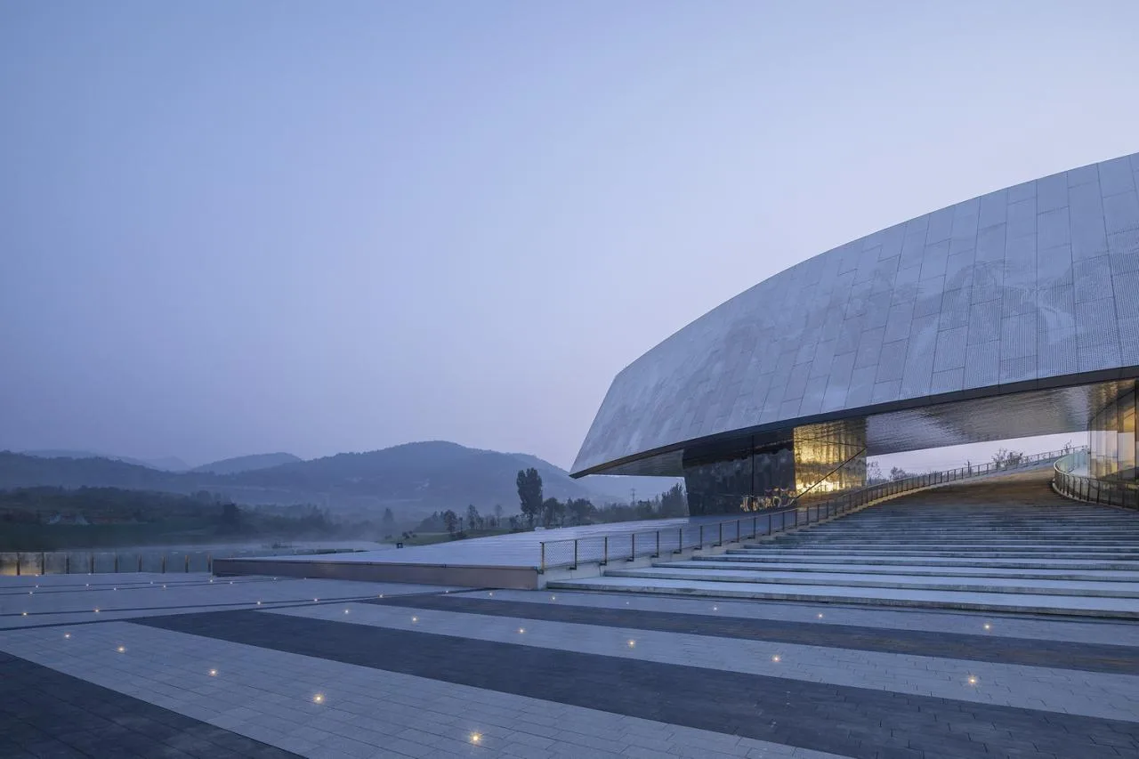 BIM Building | Window overlooking Mount Taishan Mountain: Mount Taishan Youyou Tourist Center | line+WORK