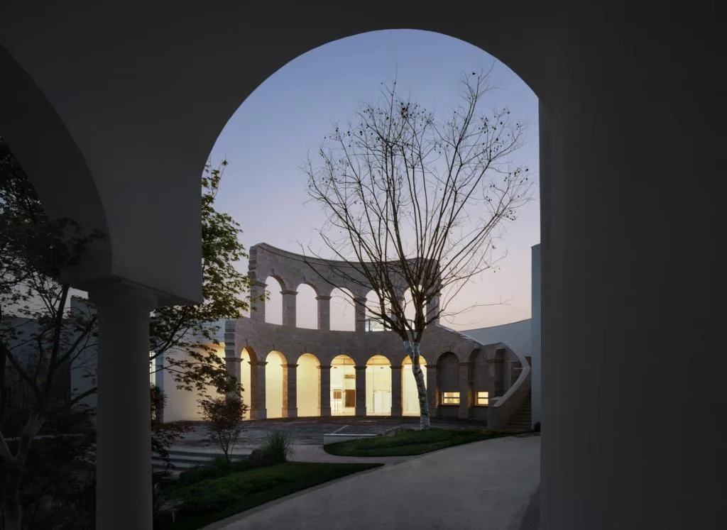 BIM Architecture | Avenue Non Form - Architecture Without Style Constraints/AOE Construction Team's Architectural Practice Path