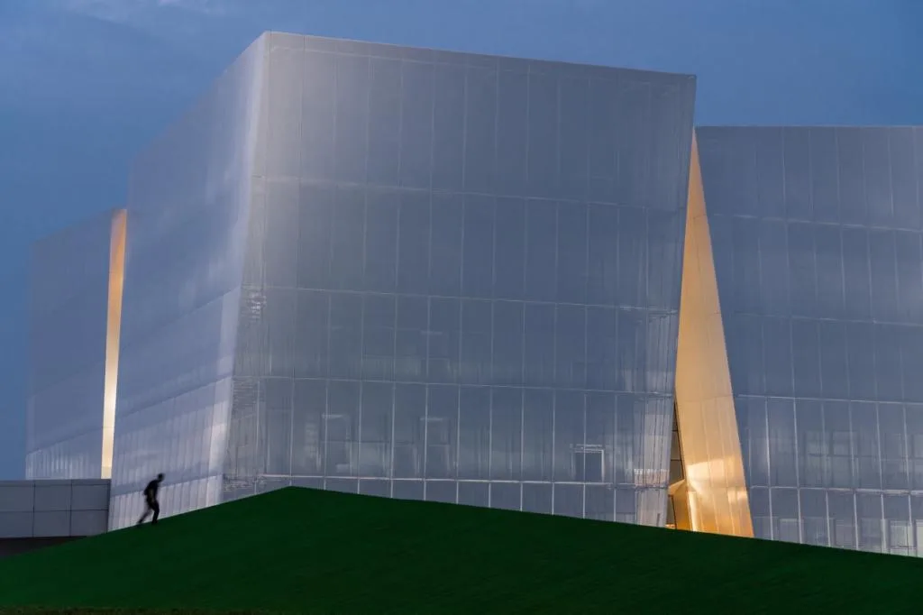 BIM Architecture | Avenue Non Form - Architecture Without Style Constraints/AOE Construction Team's Architectural Practice Path