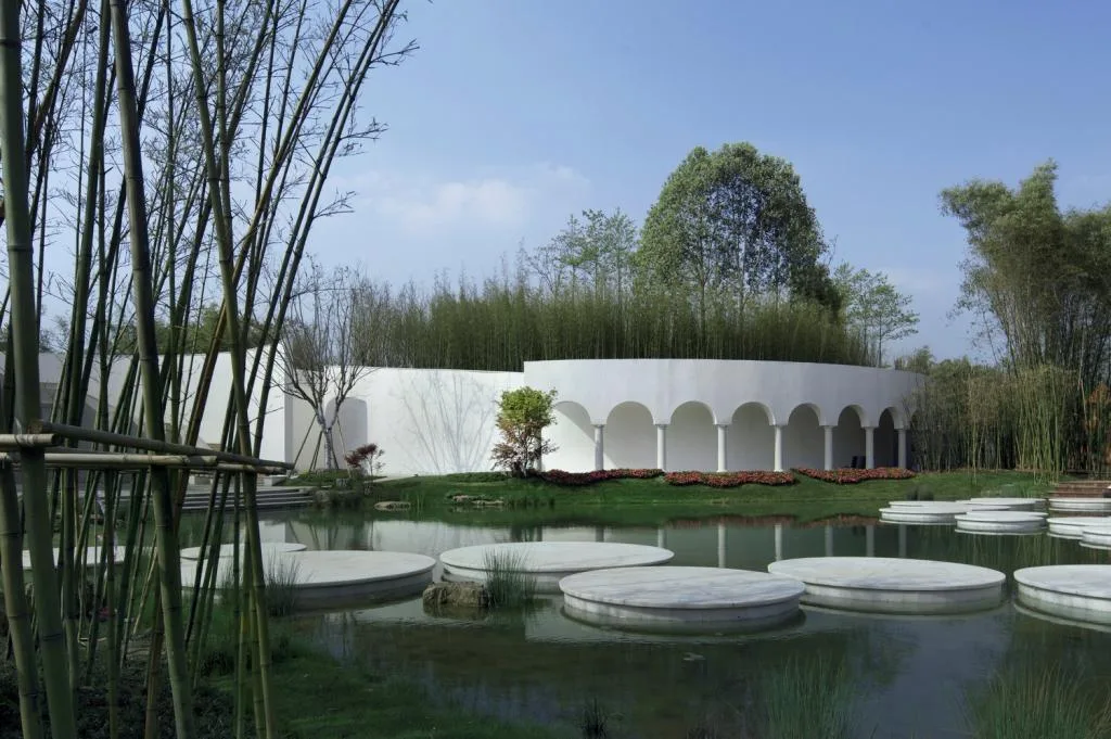 BIM Architecture | Avenue Non Form - Architecture Without Style Constraints/AOE Construction Team's Architectural Practice Path